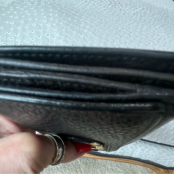 Gucci Black and Gold Leather Horse-bit Wallet - Picture 6 of 13